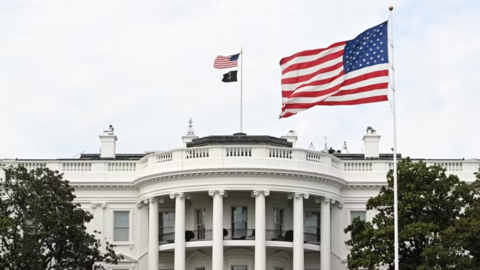 Tổng thống Trump ký sắc lệnh mới siết quyền công dân theo nơi sinh, mở rộng chống “du lịch sinh con”