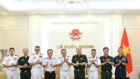 Trung tướng Lê Quang Đạo tiếp Tư lệnh Hải quân Philippines
