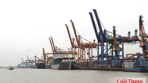 Xuất siêu trở lại sau 9 tháng liên tiếp nhập siêu