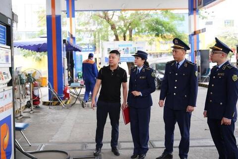 Quản lý thị trường siết chặt kiểm tra, giá xăng dầu dần ổn định