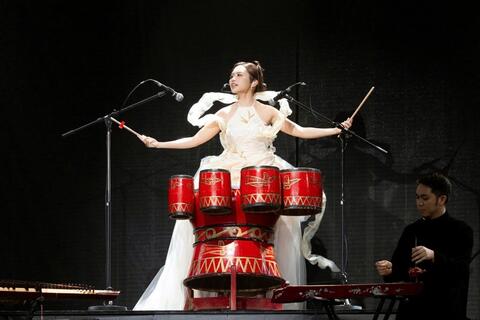 Nghệ sĩ Gen Z mang hồn Việt ra thế giới