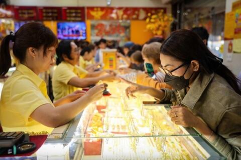 Giá vàng hôm nay (30-3): Neo cao