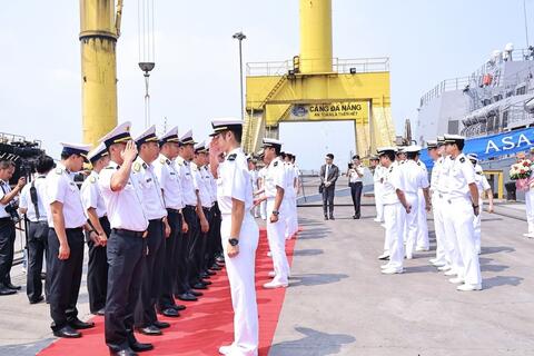 Tàu tự vệ trên biển Nhật Bản thăm hữu nghị Đà Nẵng