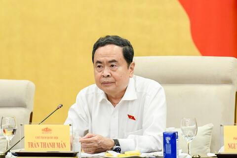 Thống nhất trình Quốc hội xem xét các mức thuế đối với xăng, dầu, nhiên liệu bay