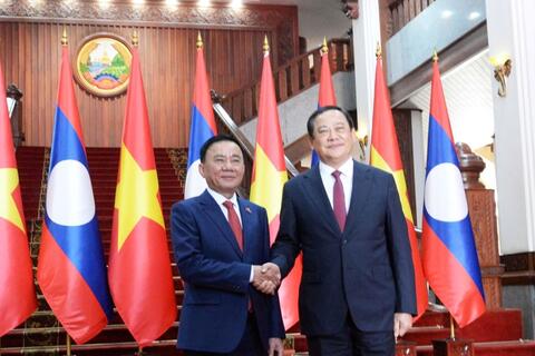 Thường trực Ban Bí thư Trần Cẩm Tú hội kiến Thủ tướng Lào Sonexay Siphandone