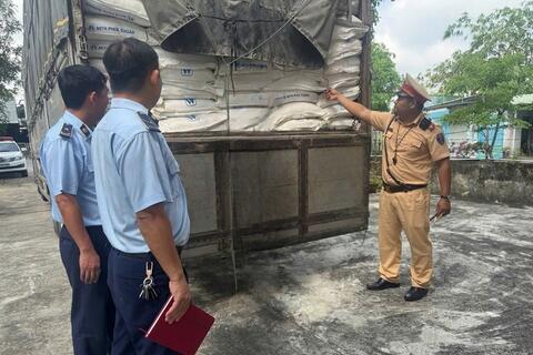 Đà Nẵng: Phát hiện 6 tấn đường tinh luyện Thái Lan nhập lậu