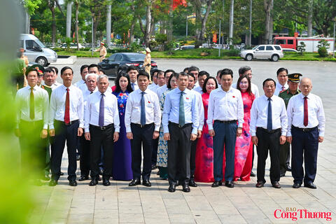 Thủ tướng Lê Minh Hưng dâng hương tưởng niệm các Anh hùng Liệt sĩ tại TP. Hải Phòng