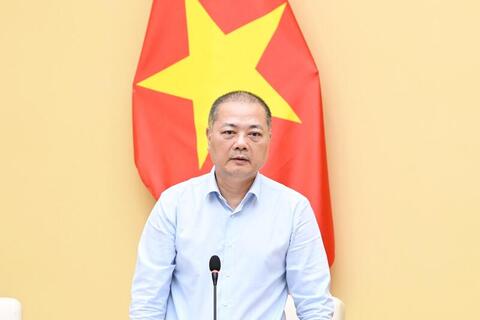 Chùm ảnh: Bộ trưởng Bộ Công Thương Lê Mạnh Hùng làm việc với Cục Xuất nhập khẩu