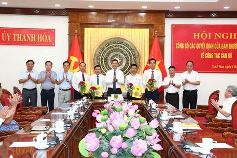 Thanh Hóa công bố và trao quyết định điều động, bổ nhiệm nhiều cán bộ chủ chốt