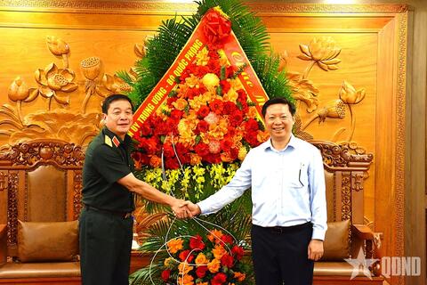 Thượng tướng Trương Thiên Tô thăm, chúc mừng một số cơ quan Trung ương và cơ quan thông tấn, báo chí