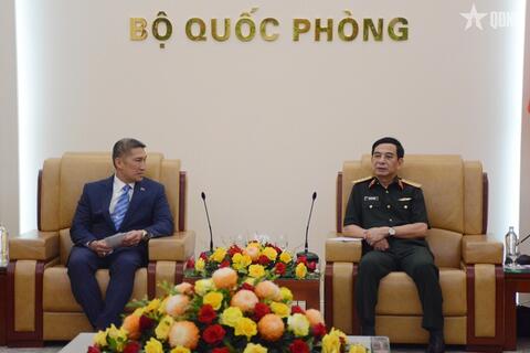 Đại tướng Phan Văn Giang tiếp Quyền Bộ trưởng Bộ Hải quân Hoa Kỳ
