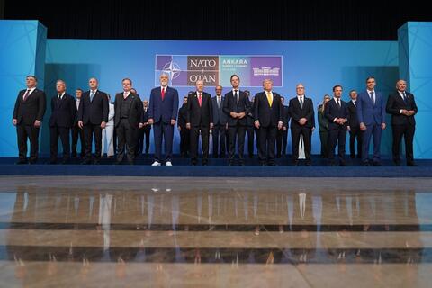 NATO đang gắn kết để “ngày càng mạnh mẽ hơn”