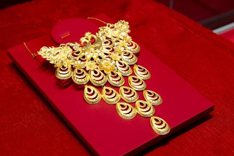 Giá vàng hôm nay (2/8): Đồng loạt lùi về 141 triệu đồng/lượng