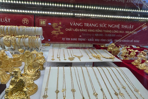 Giá vàng hôm nay (16/8): Hồi phục trong thế giằng co