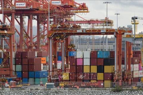 Mỹ tạm hoãn áp thuế hàng hóa của Canada