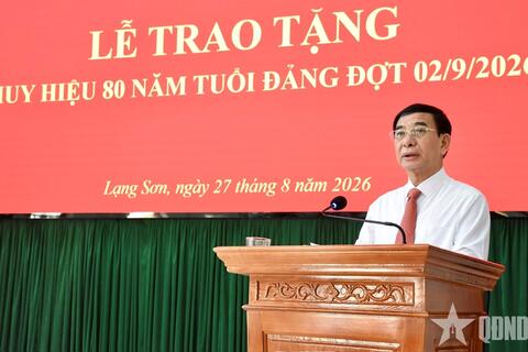 Đại tướng Phan Văn Giang trao Huy hiệu 80 năm tuổi Đảng tại Lạng Sơn