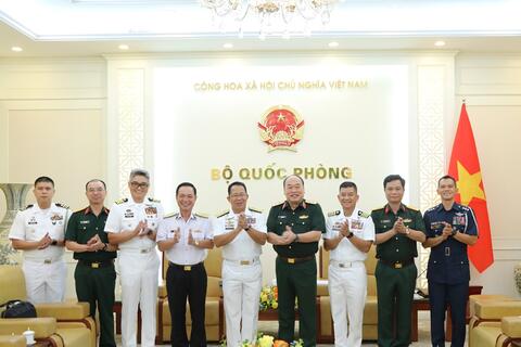 Trung tướng Lê Quang Đạo tiếp Tư lệnh Hải quân Philippines