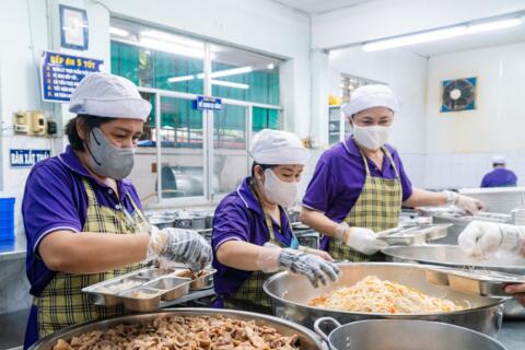Phụ huynh giám sát bữa ăn bán trú: Chính đáng, nhưng phải có trách nhiệm