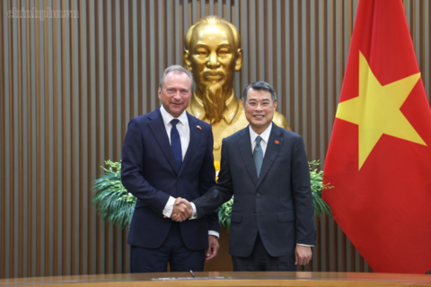 Thủ tướng tiếp Bộ trưởng Tài chính Luxembourg: Tăng cường kết nối dòng vốn từ châu Âu với Việt Nam