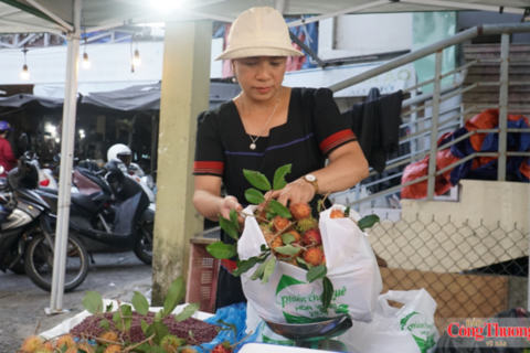 Đà Nẵng thúc đẩy thương mại xanh từ phiên chợ hạn chế túi nilon