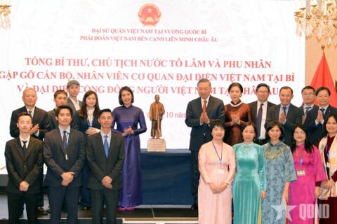 Xây dựng cộng đồng đoàn kết, phát huy vai trò cầu nối Việt Nam và châu Âu