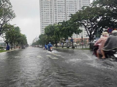 Đà Nẵng: Mưa trắng trời, nhiều khu vực bị ngập úng