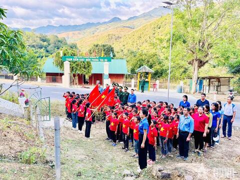 Những giáo viên bám bản, “gieo chữ” nơi vùng lũ