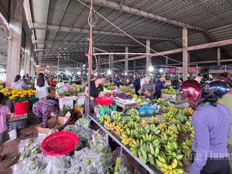 Sôi động thị trường đồ cúng Rằm tháng Giêng ở Hà Tĩnh