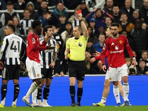 Newcastle quật ngã MU tại St James’ Park với 10 người đầy tranh cãi
