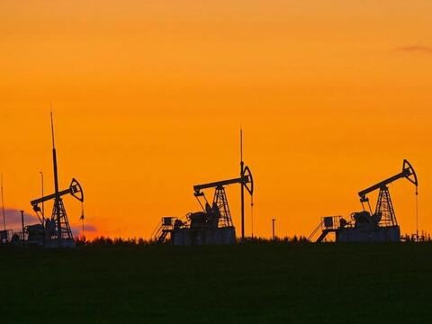 Xung đột tại Trung Đông: Mỹ tạm nới lỏng trừng phạt dầu của Nga