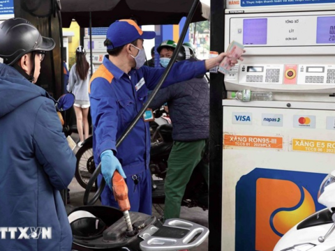 Giá xăng dầu hôm nay (13-3): Tăng vọt khi Iran tiếp tục đóng cửa eo biển Hormuz