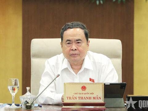 Khen thưởng phải được thực hiện ngay tại nơi phát sinh thành tích, giảm trung gian hành chính