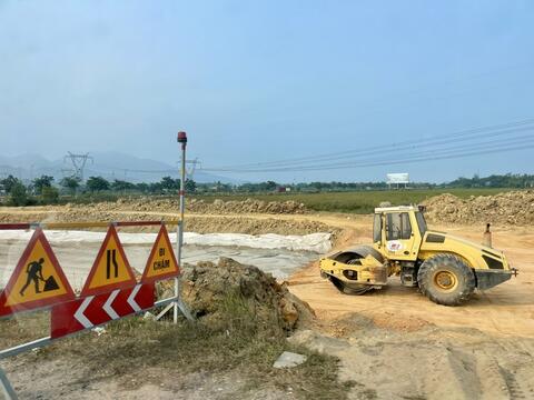 Thủ tướng yêu cầu kiểm soát giá vật liệu, tăng tốc giải phóng mặt bằng dự án