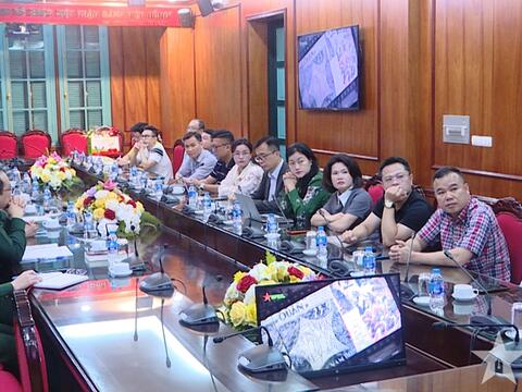 Đoàn học viên lớp nghiệp vụ quản lý nhà nước về báo chí đi thực tế tại Báo Quân đội nhân dân