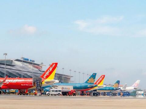 Dự kiến nâng giá vé máy bay khi giá nhiên liệu tăng cao