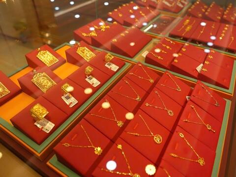 Giá vàng hôm nay (26-3): Tiếp tục tăng chóng mặt