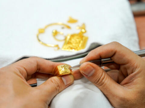 Giá vàng hôm nay (27/3): ‘Thủng’ mốc 4.500 USD