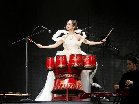 Nghệ sĩ Gen Z mang hồn Việt ra thế giới