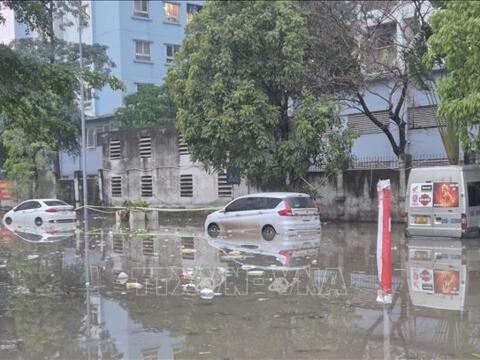 Hà Nội: Mưa đá, mưa lớn khiến nhiều khu vực ngập úng