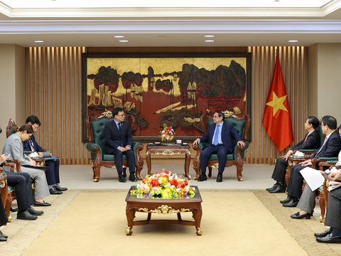 Thủ tướng làm việc với Đại sứ Nga và Hàn Quốc về hợp tác năng lượng