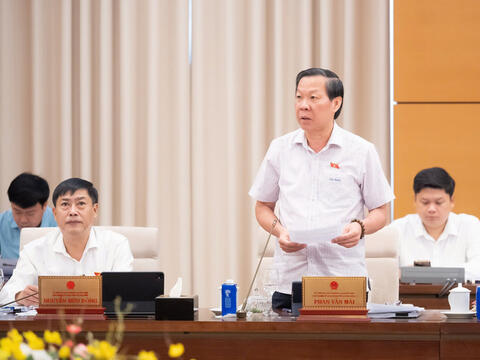 Xem xét sửa đổi bảng lương, phụ cấp đối với cán bộ, lãnh đạo