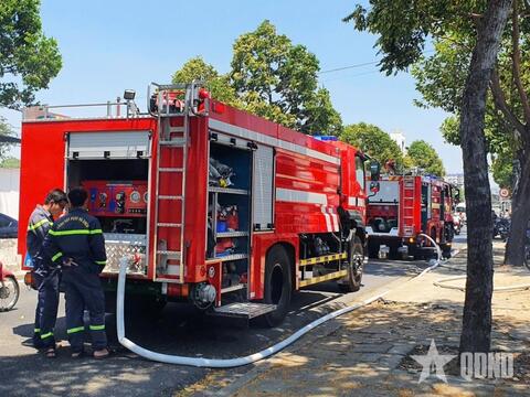 Kịp thời khống chế, dập tắt đám cháy tại khu vực sân bay Nha Trang c2