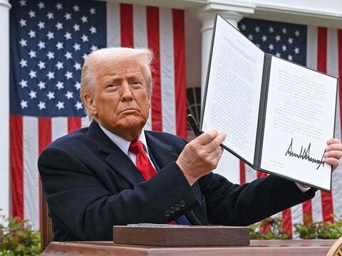 Tổng thống Donald Trump áp thuế 100% với một số dược phẩm nhập khẩu