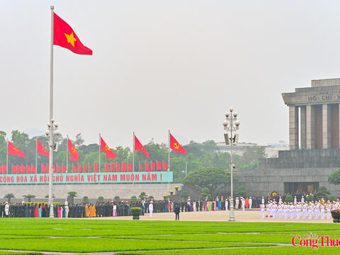 Lãnh đạo Đảng, Nhà nước đặt vòng hoa viếng Lăng Chủ tịch Hồ Chí Minh