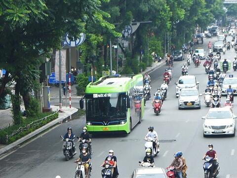 Hà Nội chưa có chủ trương miễn phí xe buýt toàn dân