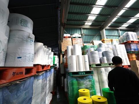 Nỗi lo khan hiếm túi đựng rác ở Seoul (Hàn Quốc)