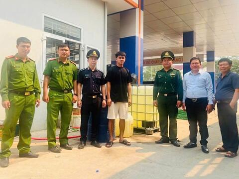 Ngăn chặn tình trạng buôn lậu xăng dầu