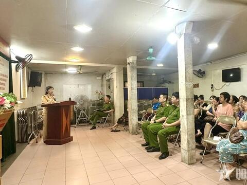 Tuyên truyền pháp luật, ký cam kết với các hộ kinh doanh “cà phê đường tàu”