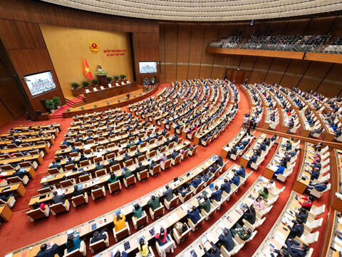 Sáng 12/4, Quốc hội xem xét thông qua nghị quyết giảm thuế với xăng, dầu