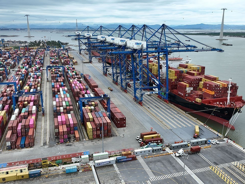 Cắt giảm thủ tục xuất nhập khẩu, tạo thuận lợi cho hoạt động thương mại quốc tế của doanh nghiệp